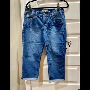 Royalty Wanna Betta Butt Capri Jeans Size 12 NWT